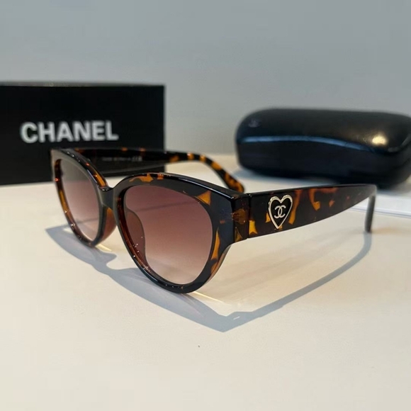 Chanel Butterfly tortoiseshell Sunglasses main image 7
